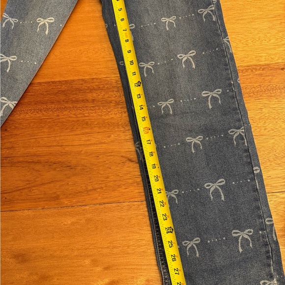 Size 28 “And Now This” Straight Leg Jean Bow Print High Rise - Picture 4 of 5